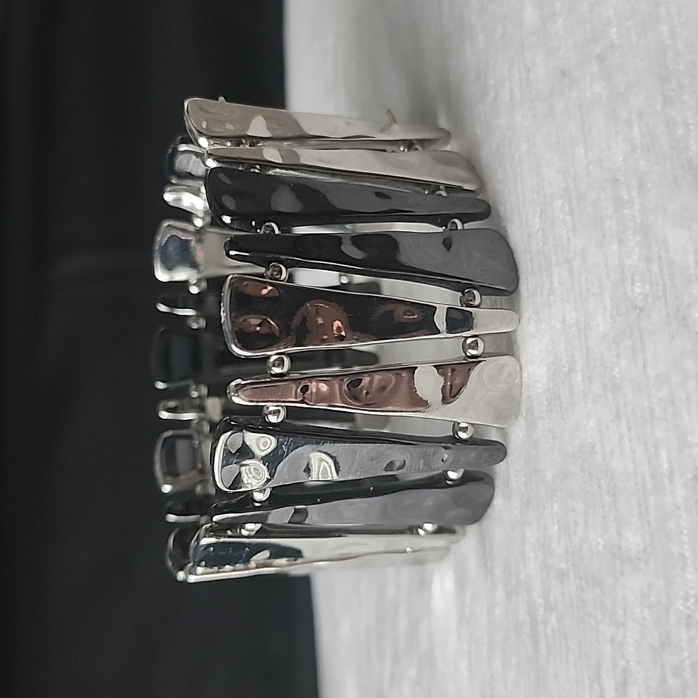 Mixed metal stretch bracelet